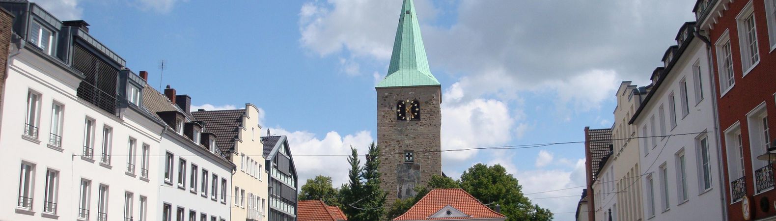 Die Kirche St. Agatha auf dem Marktplatz in Dorsten
