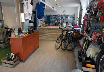Bike Shop by Dominic Spahn von innen