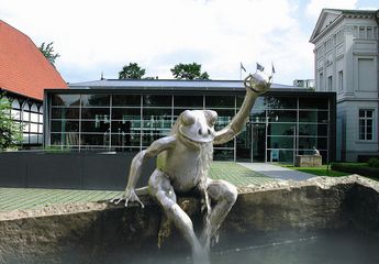 Die Frosch-Statue vor dem Lippischen Museum in Detmold